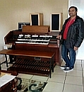 Mr.A.Jones - JHB
Installation Hauptwerk organ 2017